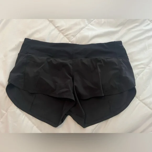 Lululemon size 8 speed up low rise 2.5 inseam BLACK - Picture 2 of 4